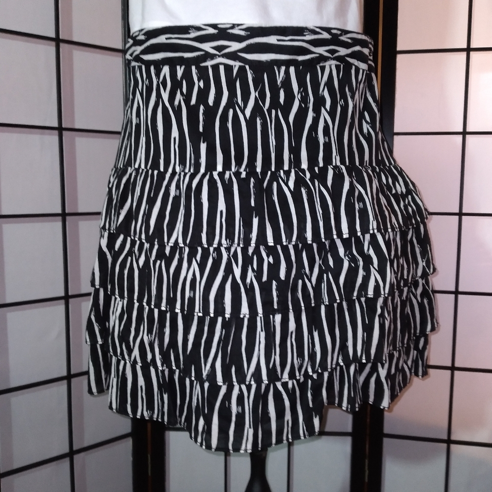 27A. Ann Taylor LOFT Ruffled Cotton Skirt
